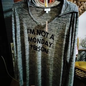 NWT AVENUE SHIRT W HOOD